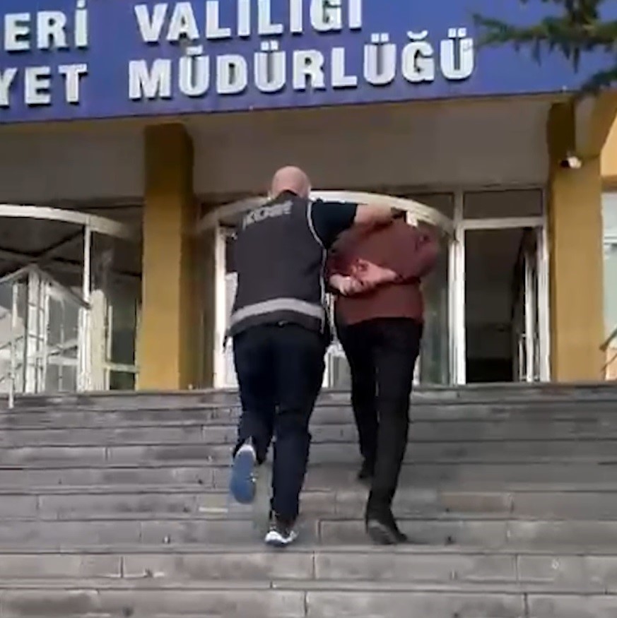 Kayseri'de 'kaçak parfüm' operasyonu: 2 gözaltı