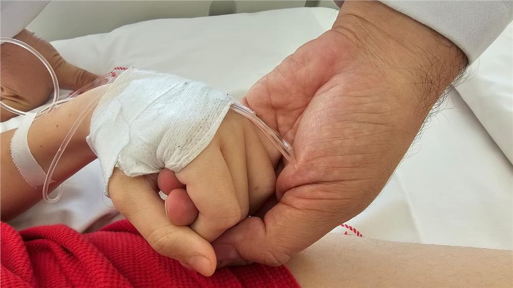 Kayseri'de kamyonun çarptığı çocuk, palyatif servisinde sevgiyle iyileşiyor Kayseri'de kamyonun çarptığı çocuk, palyatif servisinde sevgiyle iyileşiyor