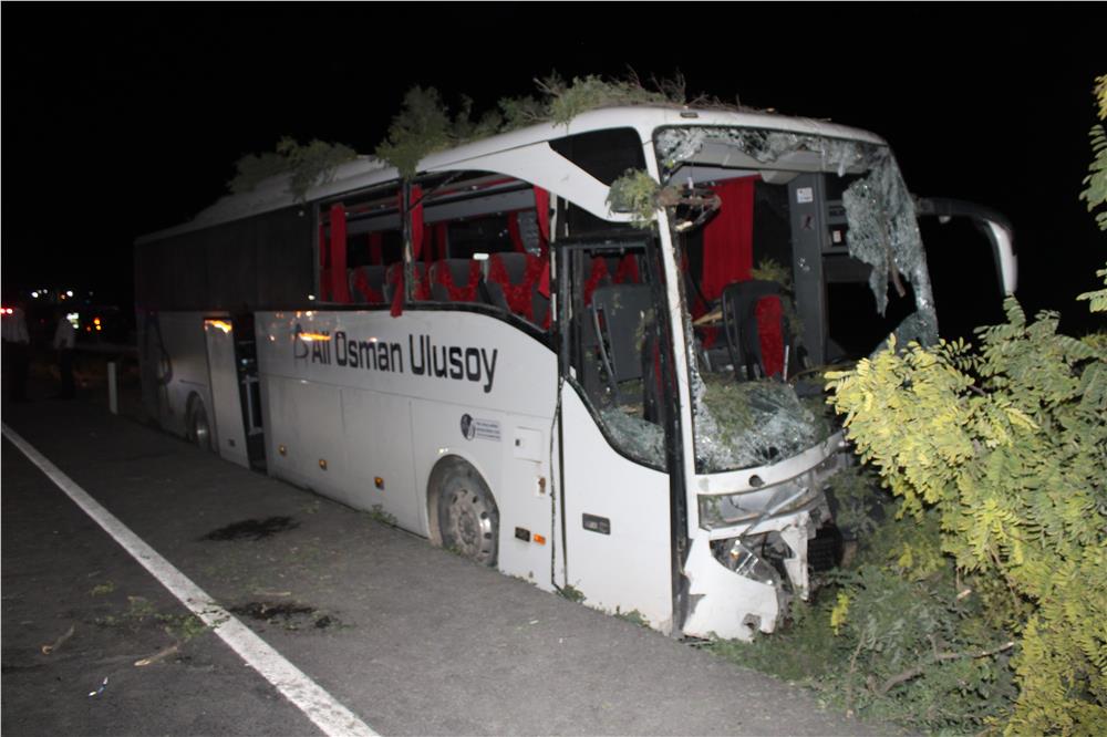 Kayseri’de Yolcu Otobüsü Kazası: 1 Ölü, 13 Yaralı
