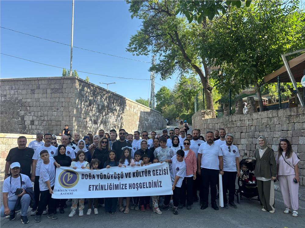 Kitapla Doğada Buluşma: Birlik Vakfı’ndan Ailece Farkındalık Yürüyüşü Kitapla Doğada Buluşma: Birlik Vakfı’ndan Ailece Farkındalık Yürüyüşü