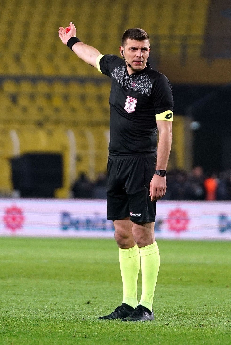 Kocaelispor - Kayserispor maçının VAR'ı Ümit Öztürk oldu Kocaelispor - Kayserispor maçının VAR'ı Ümit Öztürk oldu