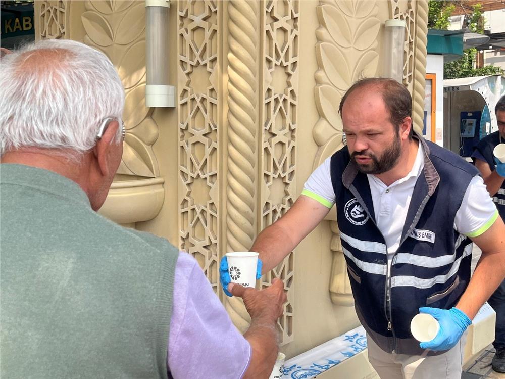 Kocasinan'dan sıcak havalarda buz gibi limonata ikramı