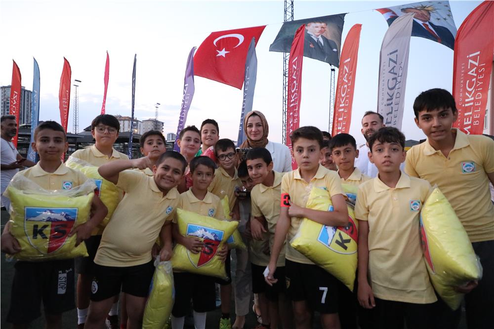 Melikgazi Belediyesi Tesisler Arası Futbol Turnuvası'nın şampiyonu belli oldu Melikgazi Belediyesi Tesisler Arası Futbol Turnuvası'nın şampiyonu belli oldu