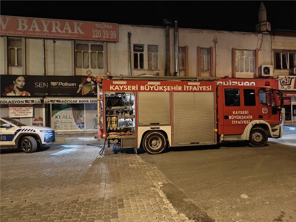 Ocaktaki köz iş yerinde yangın çıkardı Ocaktaki köz iş yerinde yangın çıkardı