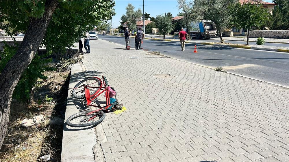 Otomobilin çarptığı bisiklet sürücüsü yaşamını yitirdi Otomobilin çarptığı bisiklet sürücüsü yaşamını yitirdi