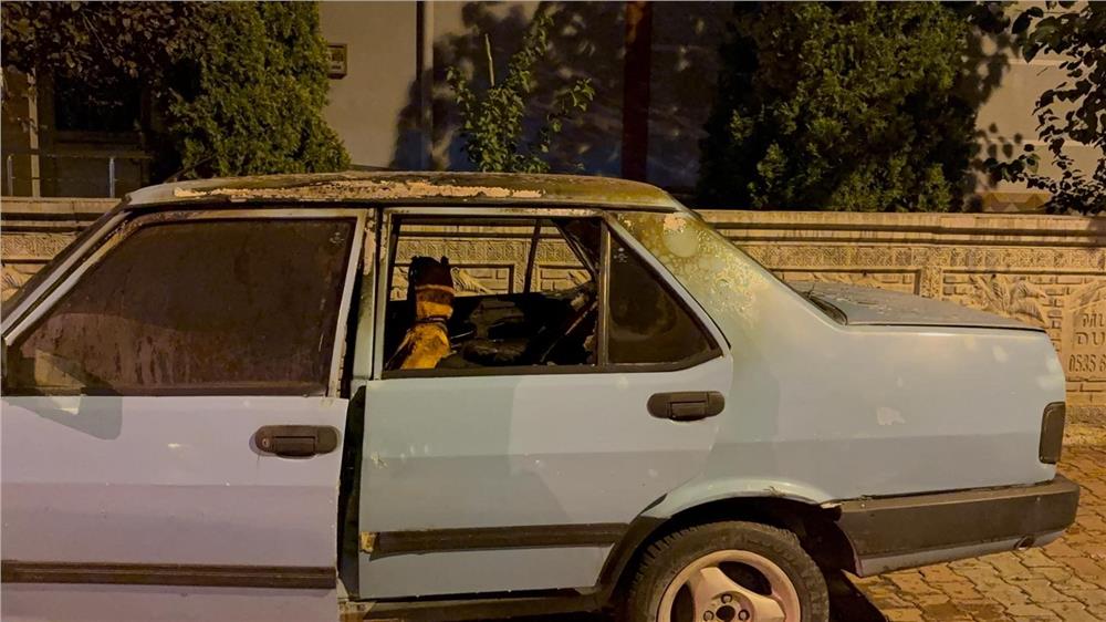 Park halindeki otomobil alev aldı Park halindeki otomobil alev aldı