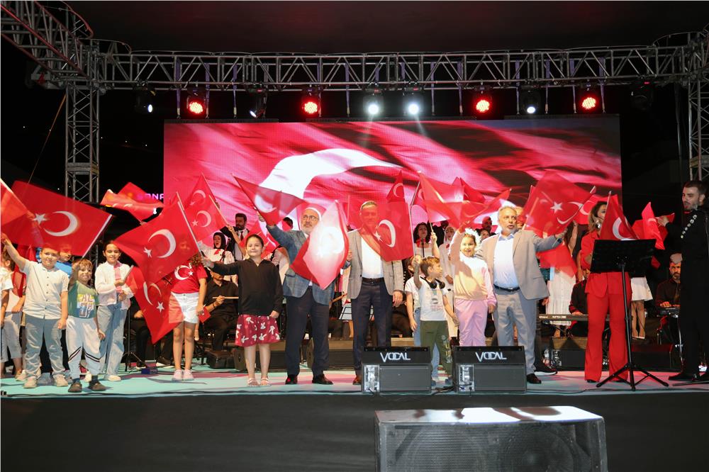 Talas'ta Zafer Haftası türkülerle taçlandı Talas'ta Zafer Haftası türkülerle taçlandı