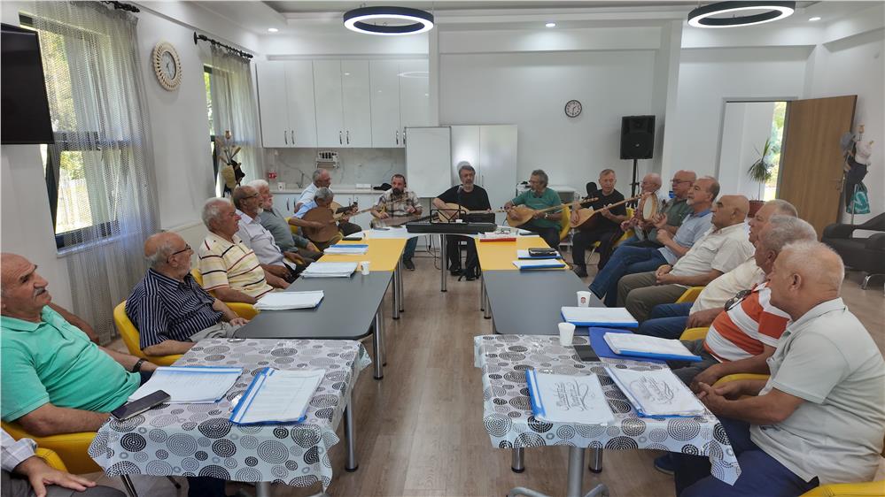 Ulu Çınarlar Korosu’ndan Yürekleri Isıtan Ezgiler