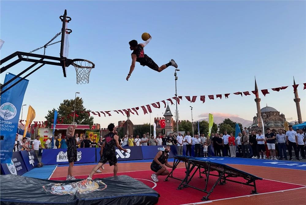 Uluslararası Basketbol turnuvası devam ediyor Uluslararası Basketbol turnuvası devam ediyor