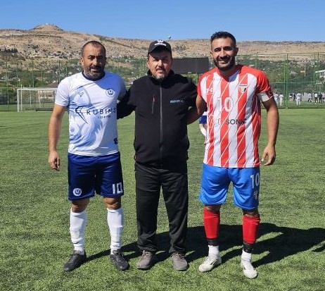 Ağabey - kardeş yeşil sahada rakip oldu Ağabey - kardeş yeşil sahada rakip oldu