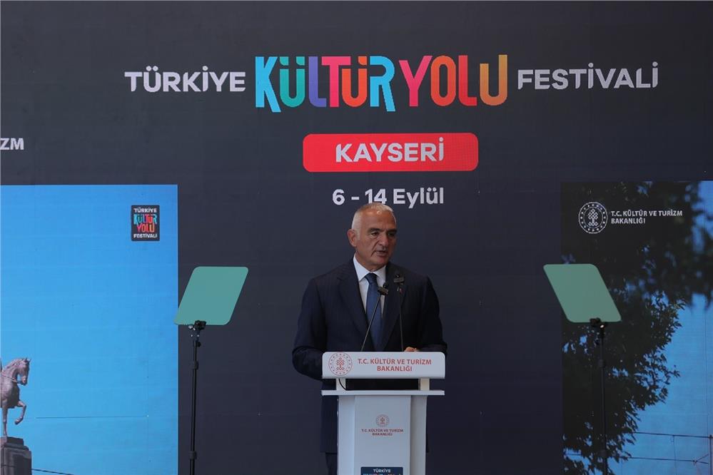 Bakan Ersoy: Silahların değil, şarkıların, türkülerin sesinin çıkmasını istiyoruz