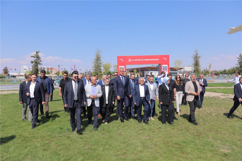 Başkan Büyükkılıç, Bakan Ersoy'a Mutfak Sanatları Merkezi'ni tanıttı Başkan Büyükkılıç, Bakan Ersoy'a Mutfak Sanatları Merkezi'ni tanıttı