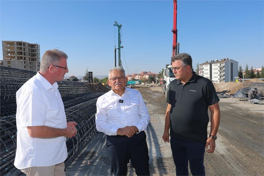 Başkan Büyükkılıç Meteoroloji Katlı Kavşağı Projesi’ni yakın takip ediyor Başkan Büyükkılıç Meteoroloji Katlı Kavşağı Projesi’ni yakın takip ediyor