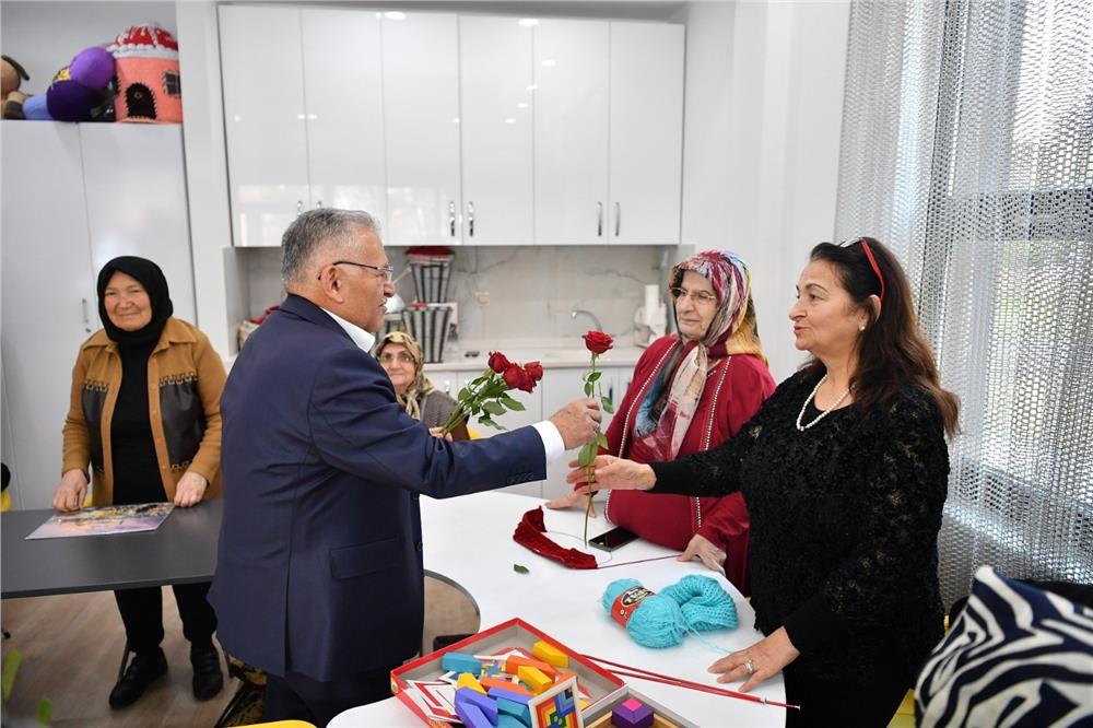 Başkan Büyükkılıç'tan ulu çınarlara vefa dolu ziyaret Başkan Büyükkılıç'tan ulu çınarlara vefa dolu ziyaret