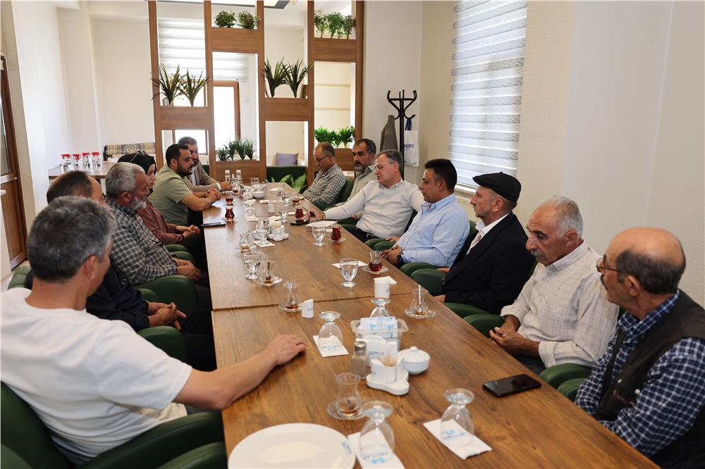 Başkan Özdoğan'dan muhtarlar ile eğitim istişaresi Başkan Özdoğan'dan muhtarlar ile eğitim istişaresi