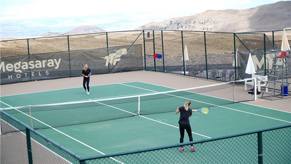 Dünya Tenis Turu bu yıl ikinci kez Erciyes’te ev sahipliği yaptı Dünya Tenis Turu bu yıl ikinci kez Erciyes’te ev sahipliği yaptı
