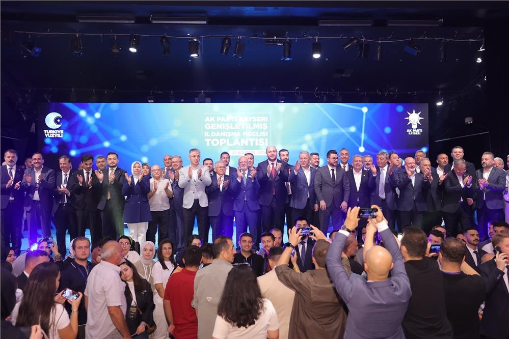 Elitaş: Parayla teşkilatı satın almaya çalışan parti ana muhalafet partisi olamaz Elitaş: Parayla teşkilatı satın almaya çalışan parti ana muhalafet partisi olamaz