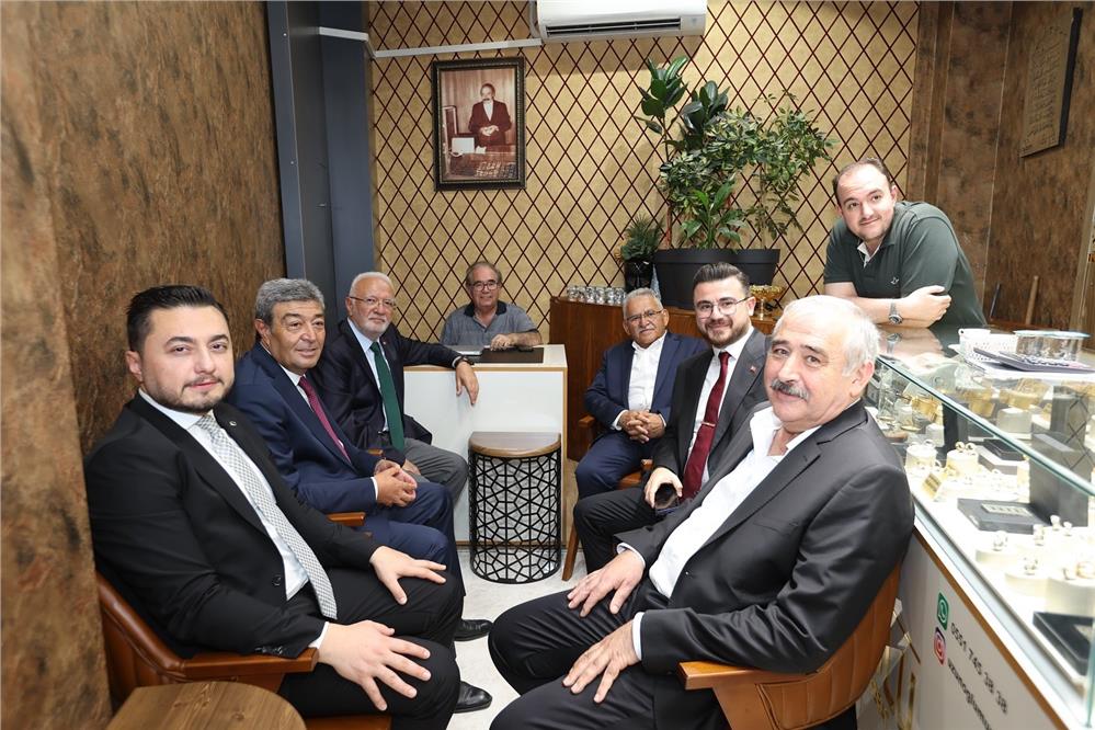 Elitaş ve Büyükkılıç, Kazancılar Çarşısı'nı ziyaret etti Elitaş ve Büyükkılıç, Kazancılar Çarşısı'nı ziyaret etti