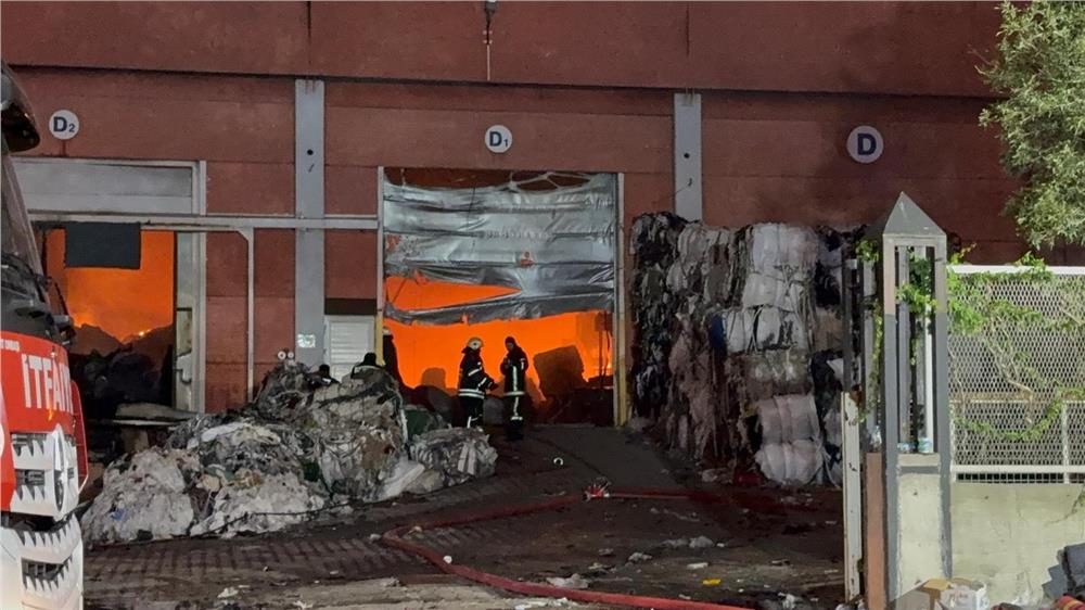 Fabrika yangınında 9 saat geride kaldı