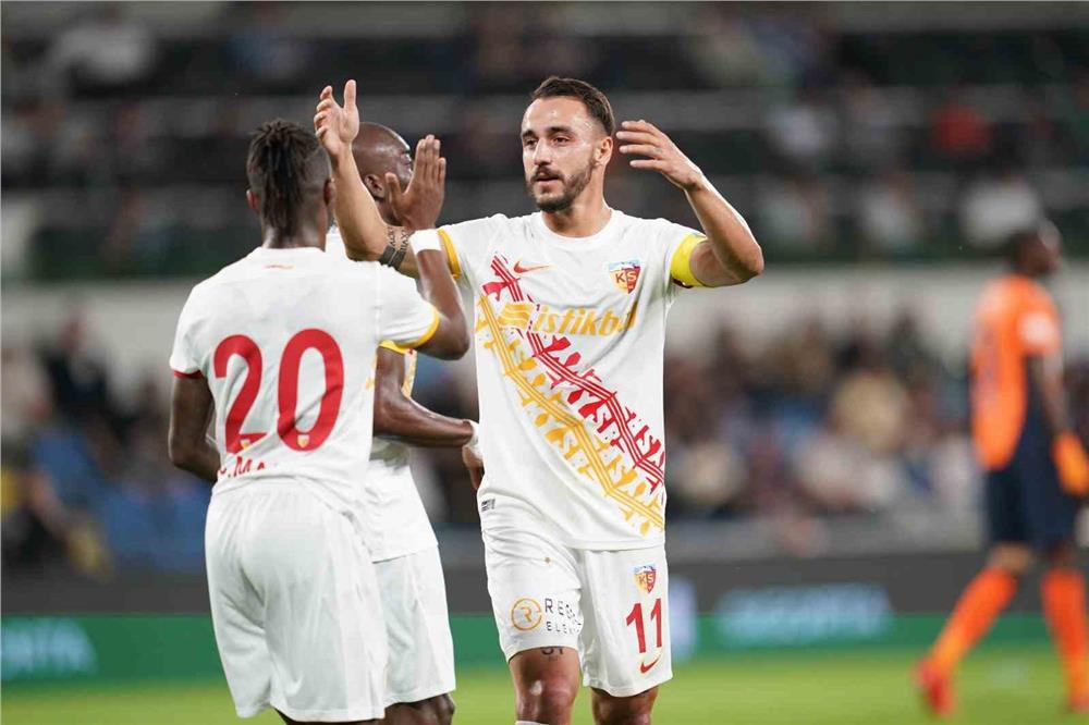 Gökhan Sazdağı Beşiktaş'a imzayı atıyor! Gökhan Sazdağı Beşiktaş'a imzayı atıyor!