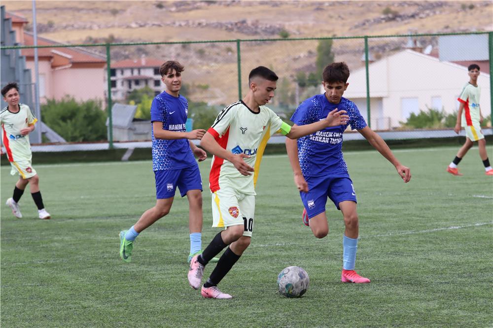 Hunatspor U16 takımı sezona fırtına gibi başladı Hunatspor U16 takımı sezona fırtına gibi başladı