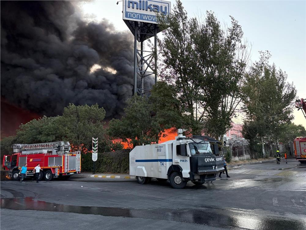 Kayseri'de fabrika yangını: Çok sayıda ekip müdahale ediyor Kayseri'de fabrika yangını: Çok sayıda ekip müdahale ediyor