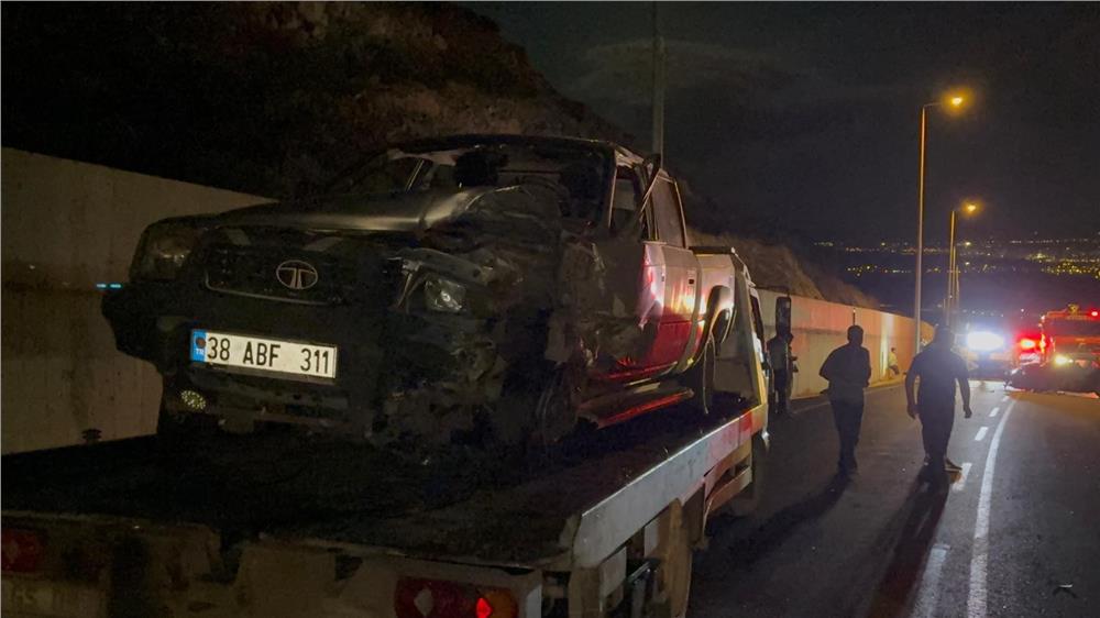 Kayseri’de iki araç kafa kafaya çarpıştı: 1 ölü, 3 yaralı var