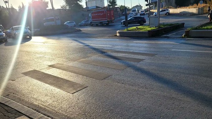 Kayseri'de yol bilmecesi – Işık var ama vatandaşlar karşıya geçemiyor! Kayseri'de yol bilmecesi – Işık var ama vatandaşlar karşıya geçemiyor!