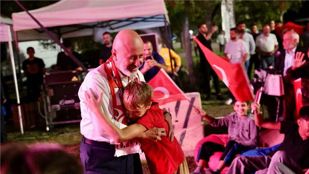 Kocasinan Belediyesi, Milli Coşkuyu Dev Ekranda Yaşattı Kocasinan Belediyesi, Milli Coşkuyu Dev Ekranda Yaşattı