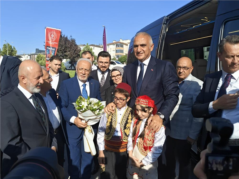 Kocasinan İlçe Halk Kütüphanesi'ne coşkulu açılış Kocasinan İlçe Halk Kütüphanesi'ne coşkulu açılış