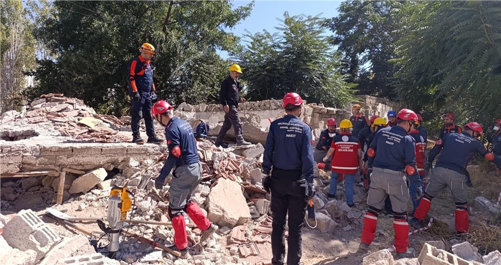 Melikgazi Belediyesi’nden Deprem Tatbikatına Etkin Katılım