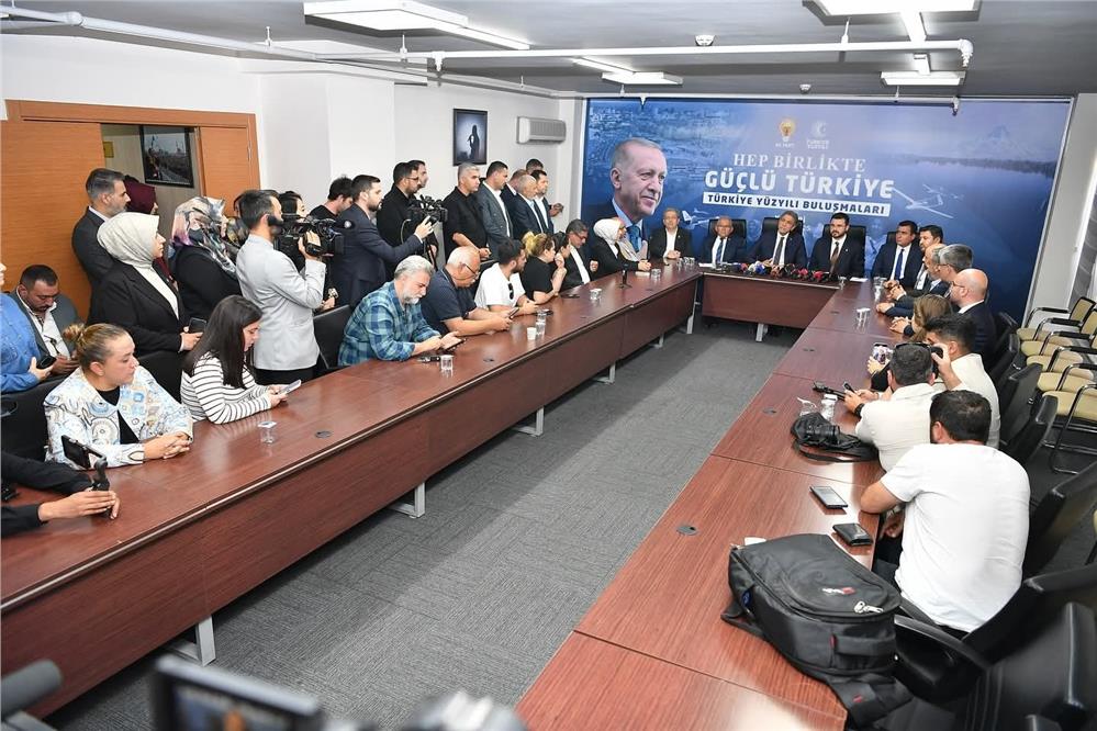 Mustafa Demir: Biz AK Parti olarak eser siyaseti yaparız, CHP hasar siyaseti yapar Mustafa Demir: Biz AK Parti olarak eser siyaseti yaparız, CHP hasar siyaseti yapar