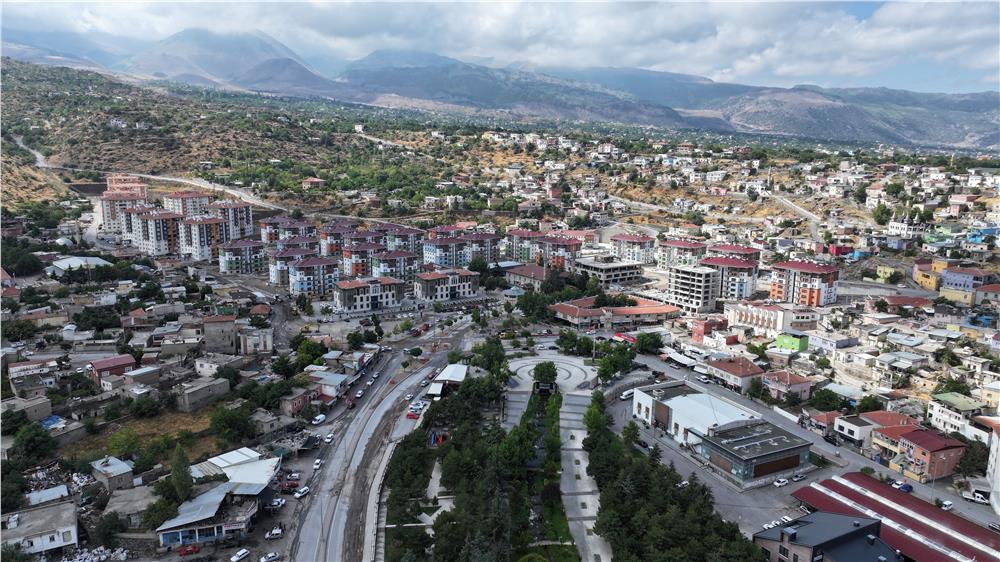 Özdoğan: Kış gelmeden vatandaşlarımız evlerine yerleşecek Özdoğan: Kış gelmeden vatandaşlarımız evlerine yerleşecek