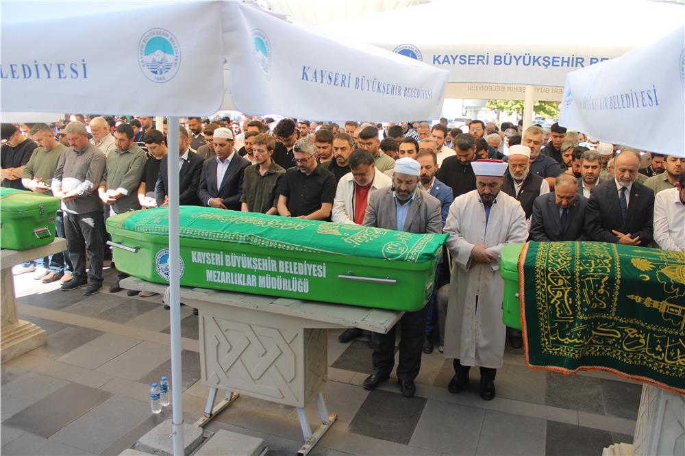 Saadet Partisi Kayseri İl Yönetim Disiplin Kurulu Üyesi Mehmet Kabak son yolculuğuna uğurlandı Saadet Partisi Kayseri İl Yönetim Disiplin Kurulu Üyesi Mehmet Kabak son yolculuğuna uğurlandı