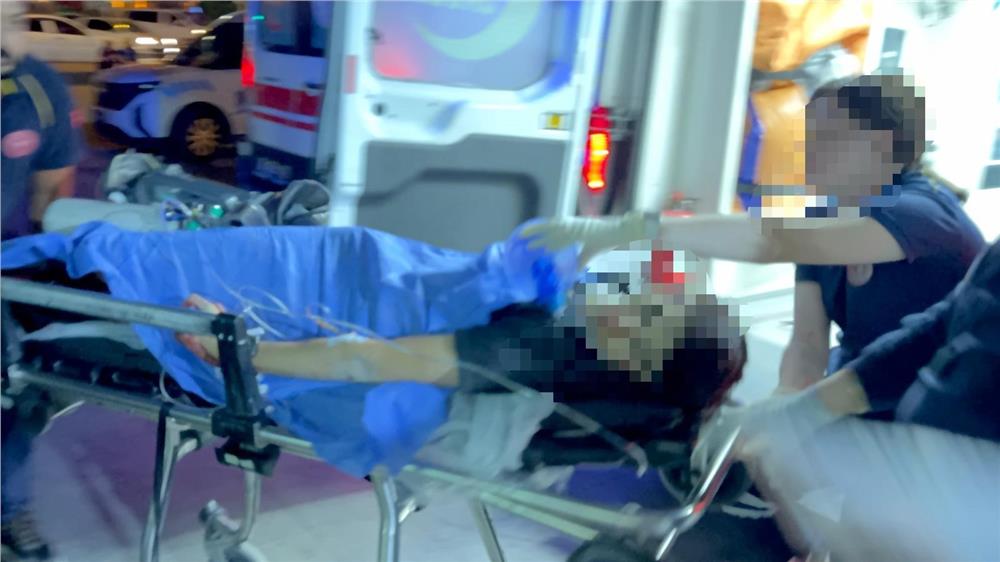 Sokak ortasında bıçaklanan yabancı uyruklu şahıs hayatını kaybetti Sokak ortasında bıçaklanan yabancı uyruklu şahıs hayatını kaybetti