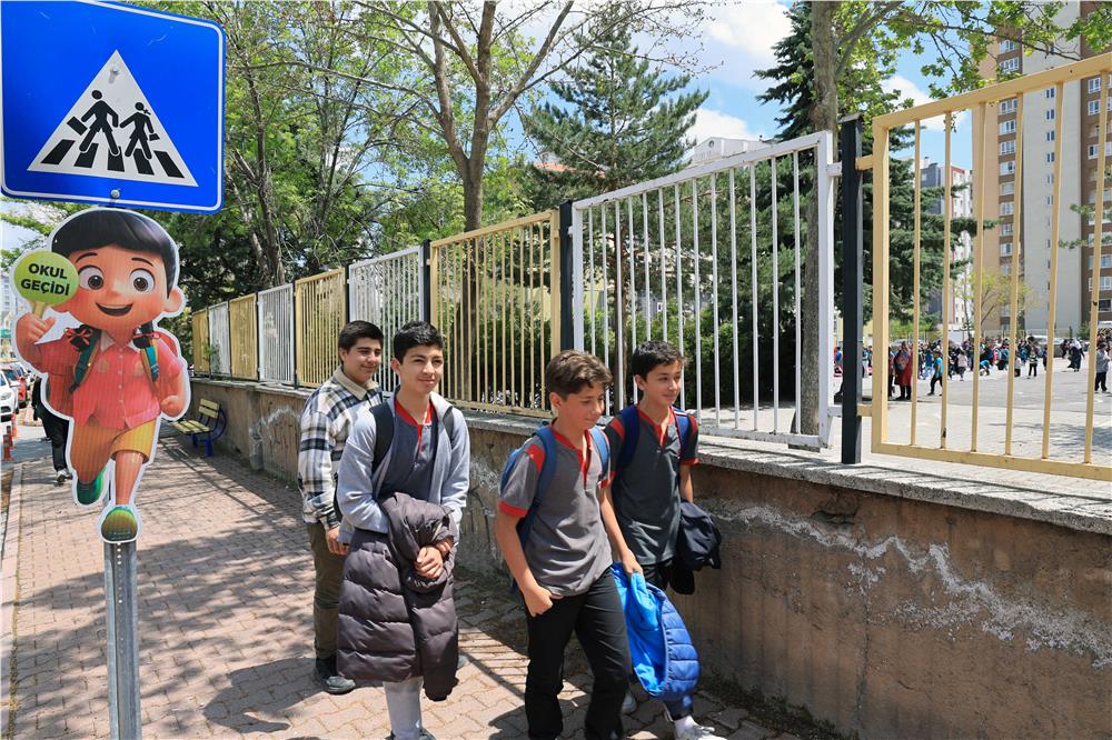 Talas Belediyesi’nden Öğrenci Güvenliği İçin Sevimli Levhalar