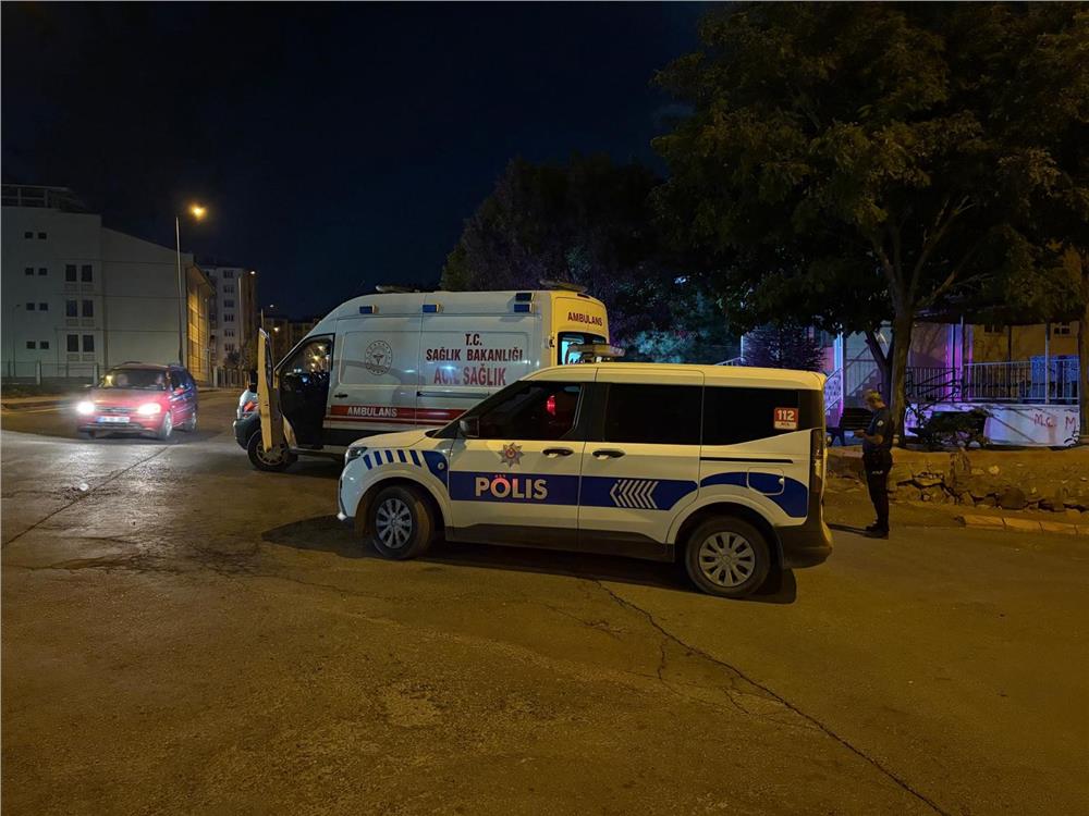 Tartıştığı şahsı caminin bahçesinde bıçakladı: 1 yaralı Tartıştığı şahsı caminin bahçesinde bıçakladı: 1 yaralı