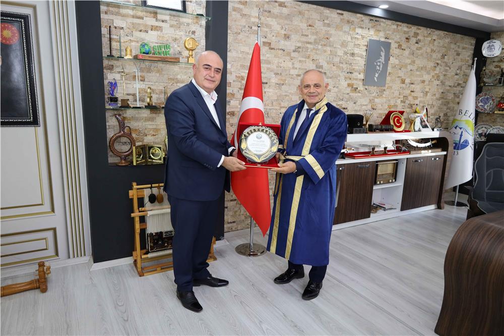 Yahyalı Belediye Başkanı Esat Öztürk’e Yılın Fahri Ahisi Unvanı