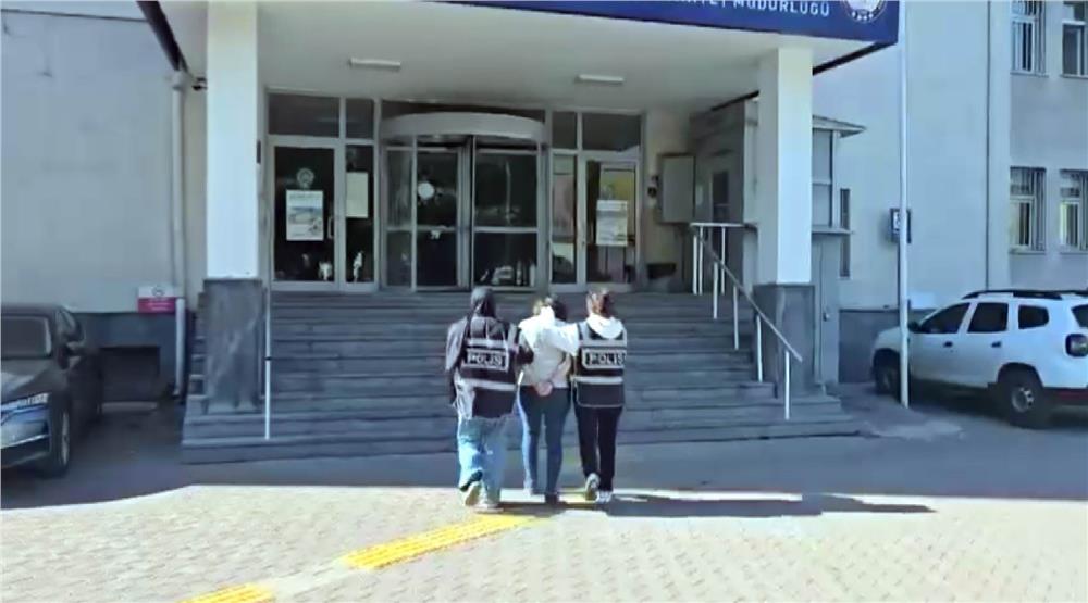 10 ilde 51 yıl hapis cezası ile aranan dolandırıcı, Kayseri'de yakalandı 10 ilde 51 yıl hapis cezası ile aranan dolandırıcı, Kayseri'de yakalandı