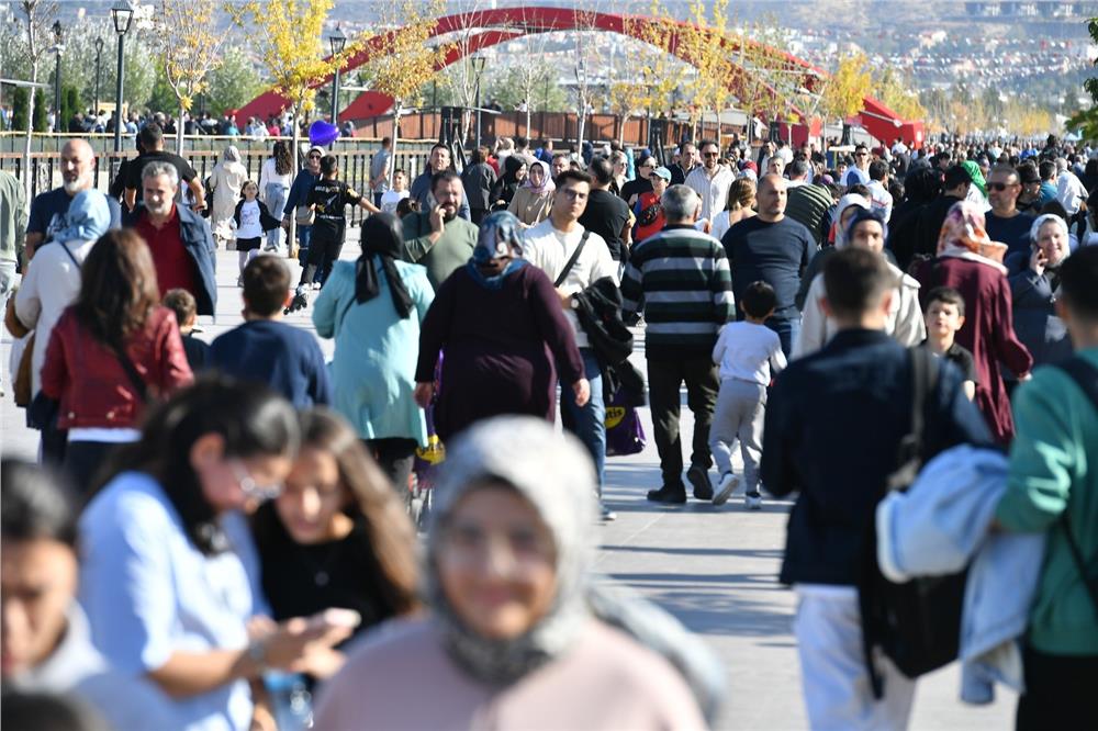 7. Bilim Festivali'ne vatandaşlardan büyük ilgi 7. Bilim Festivali'ne vatandaşlardan büyük ilgi