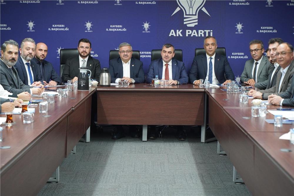 AK Parti Kayseri Teşkilatı Değerlendirme Toplantısında Bir Araya Geldi