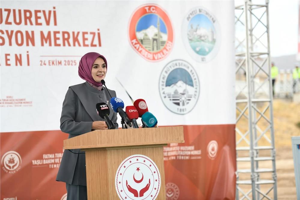 Bakan Göktaş: Toplumun kökleri, büyüklerine gösterdiği hürmetle güçlenir Bakan Göktaş: Toplumun kökleri, büyüklerine gösterdiği hürmetle güçlenir