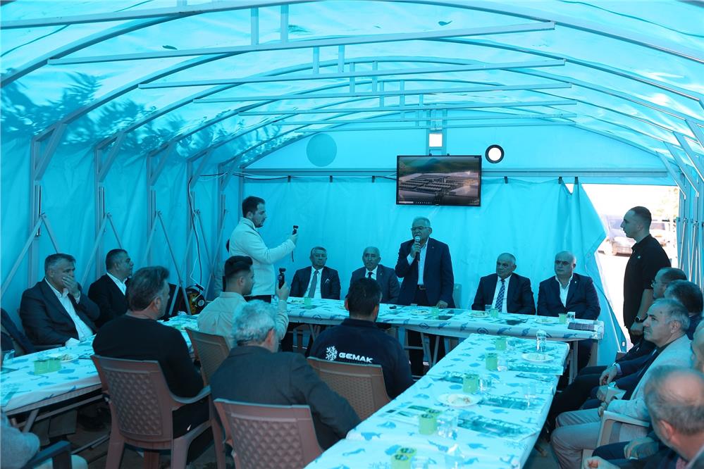 Başkan Büyükkılıç: Esnaf Bizim Olmazsa Olmazımız Başkan Büyükkılıç: Esnaf Bizim Olmazsa Olmazımız