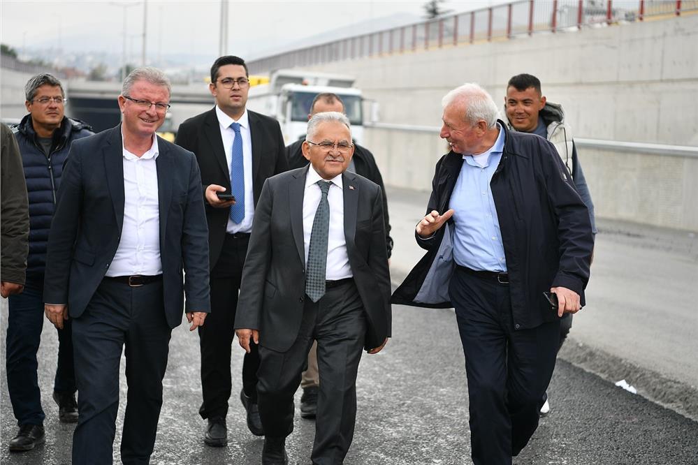 Başkan Büyükkılıç, Meteoroloji Katlı Kavşağı’nda İncelemelerde Bulundu Başkan Büyükkılıç, Meteoroloji Katlı Kavşağı’nda İncelemelerde Bulundu