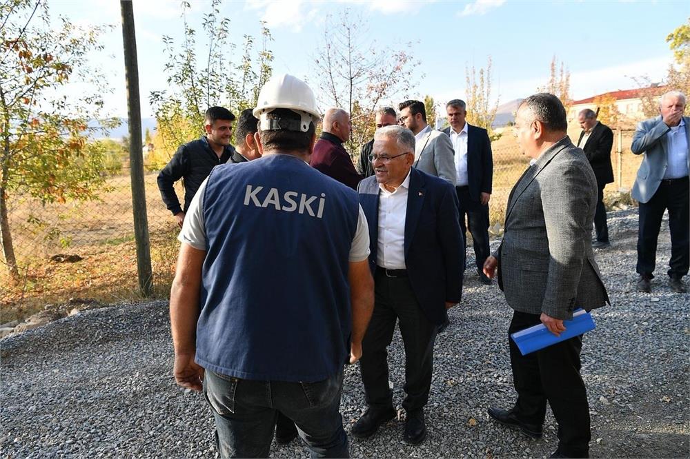 Başkan Büyükkılıç, Sarız’da altyapı ve üstyapı yatırımlarını inceledi Başkan Büyükkılıç, Sarız’da altyapı ve üstyapı yatırımlarını inceledi