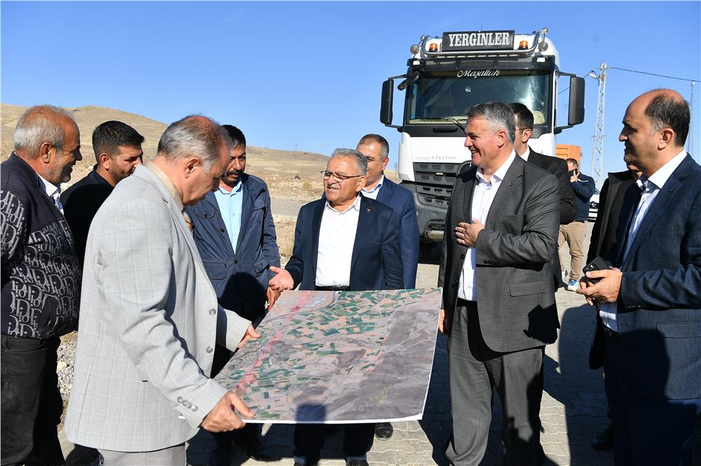 Başkan Büyükkılıç’tan, 22 mahalleyi Ankara Yolu’na bağlayacak 50 milyon TL’lik yol projesi Başkan Büyükkılıç’tan, 22 mahalleyi Ankara Yolu’na bağlayacak 50 milyon TL’lik yol projesi