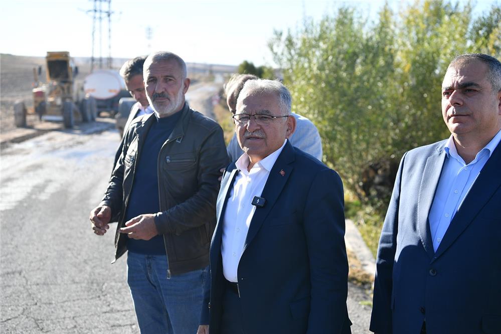 Başkan Büyükkılıç'tan Kırsal Mahalle Yollarına Yerinde İnceleme Başkan Büyükkılıç'tan Kırsal Mahalle Yollarına Yerinde İnceleme
