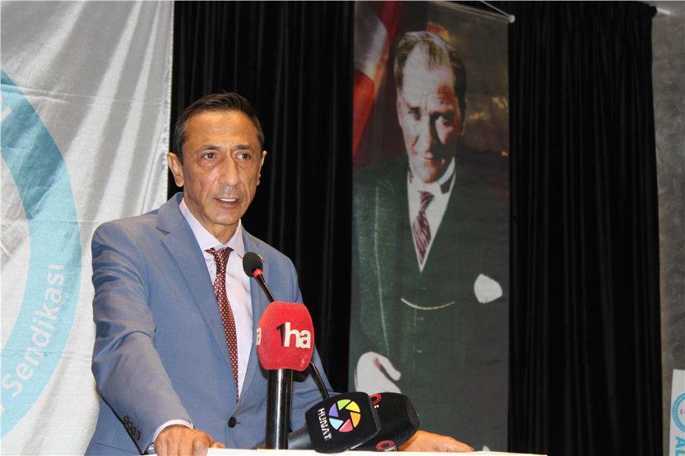 Başkan Özat: Bizim tek gündemimiz eğitim çalışanlarının haklarını savunmak Başkan Özat: Bizim tek gündemimiz eğitim çalışanlarının haklarını savunmak