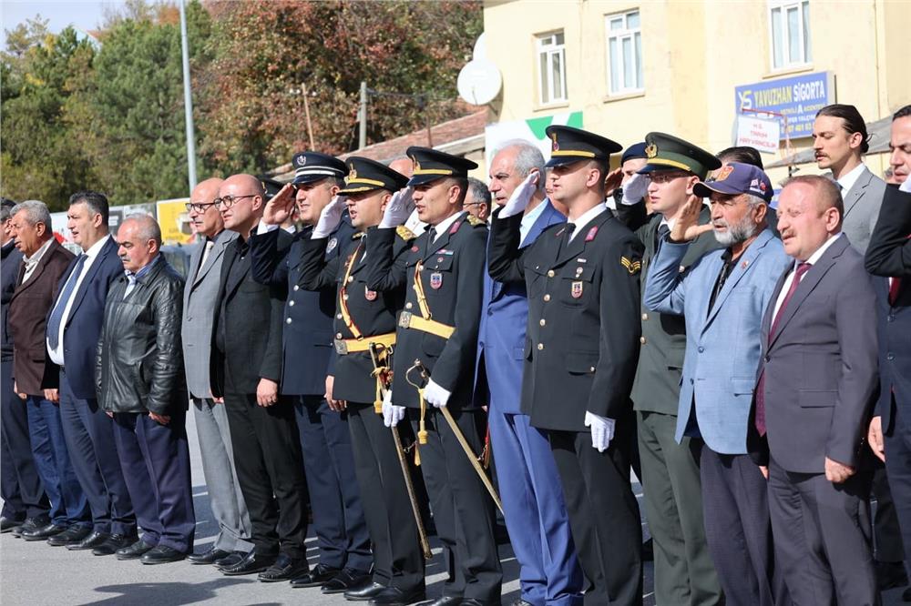 Bünyan’da 29 Ekim Cumhuriyet Bayramı çelenk töreni düzenlendi Bünyan’da 29 Ekim Cumhuriyet Bayramı çelenk töreni düzenlendi