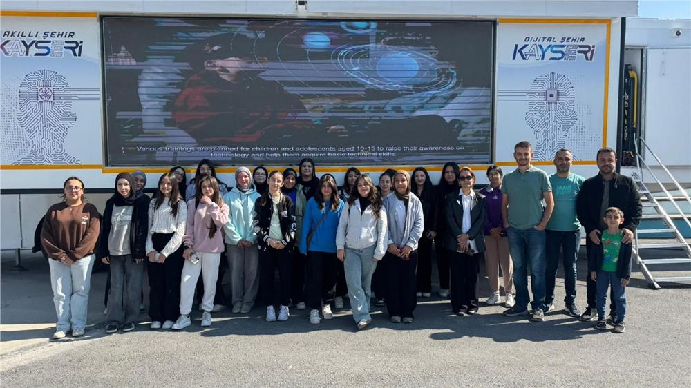 Büyükşehir’den Kız Çocuklarına Anlamlı Etkinlik: Yapay Zekâ Hackathon’u Düzenlendi